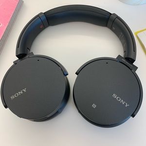 Sony wireless noise canceling headphones
